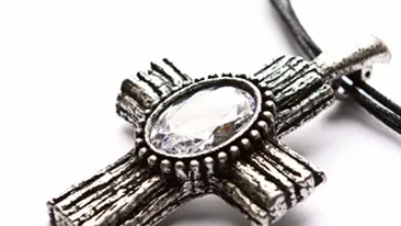 Pandantivele de argint te feresc de boli, accidente, cosmaruri si despartiri