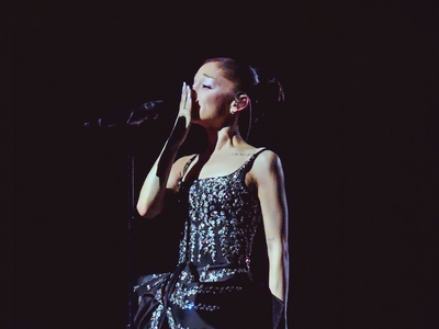 Ariana Grande a izbucnit în lacrimi la ultimul concert înainte de retragerea din lumina reflectoarelor. Mesajul emoționant pentru fani
