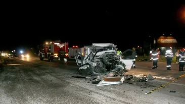 O femeie a murit, iar doi copii sunt în stare gravă după ce maşina în care se aflau s-a ciocnit c-o autoutilitară în Ilfov