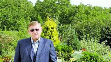 Bugetarul milionar Ilie Gradinar isi rasfata animalele mai ceva ca pe copii. Un regat pentru cainii lui!