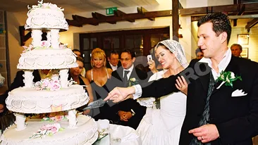 Cum a fost la nunta lor? Andi Moisescu i-a cantat Oliviei Steer si i-a pregatit un tort spectaculos! Vezi aici fotografii