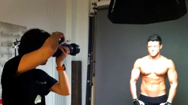 Victor Slav le-a pregatit un cadou fanelor: o sedinta foto dezbracat!