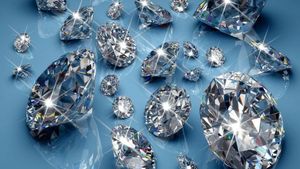 O bătrână din Marea Britanie a devenit milionară după ce a găsit un diamant, din senin, prin casă
