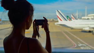 Ce au pățit două tinere românce din Dâmbovița, după ce s-au dus la muncă în Italia, în urma unui anunț de angajare