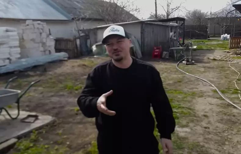 Cum arată casa de la țară a lui Puya. Locuința a fost renovată chiar de artist