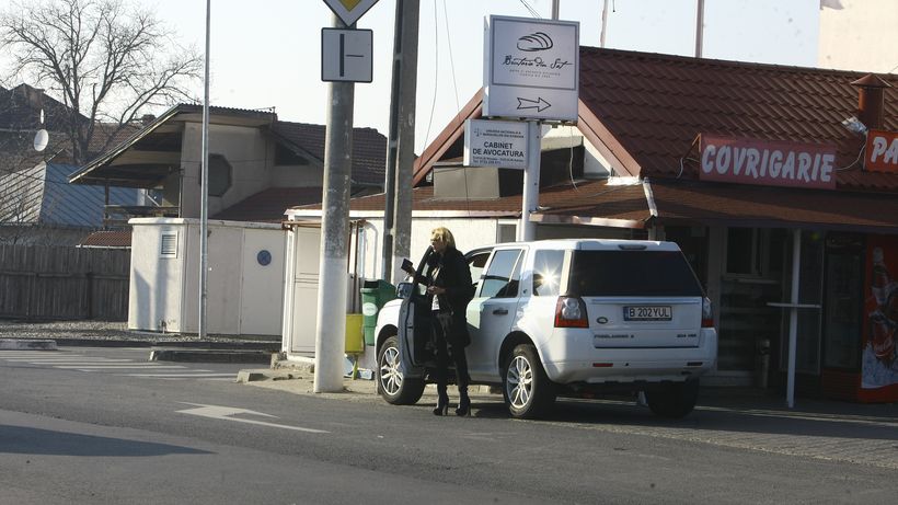 Iulia Vantur are placeri… vinovate! Blonda a poftit si a calcat stramb in drum spre studiourile din Buftea!