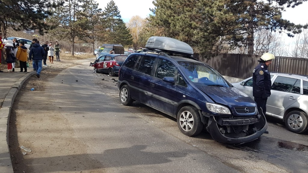 Accident rutier la Suceava! Șase persoane, printre care trei copii, au fost rănite