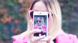 Selfie fără telefon! Trendul care face furori în rândul internauţilor
