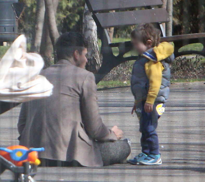 Juratul de la ”Voce” credea că paparazzii nu sunt pe fază, dar…L-am pozat pe Tudor Chirilă tolănit pe o alee din parc!