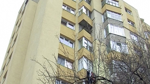 O tanara din Hunedoara s-a sinucis chiar sub privirile ingrozite ale tatalui ei! Motivul este de-a dreptul halucinant