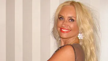 S-a pozat dezbracata si imagina a ajuns pe Facebook!