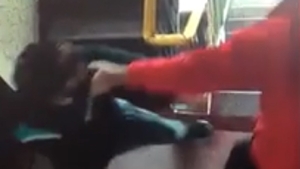 Scene șocante în Galați! Un recidivist bate fără milă un bătrân