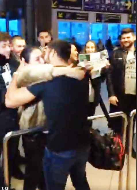 Bogdan de la Exatlon s-a întors în ţară. Primele cuvinte ale ”Războinicului”, îmbrăţişat de familie şi prieteni