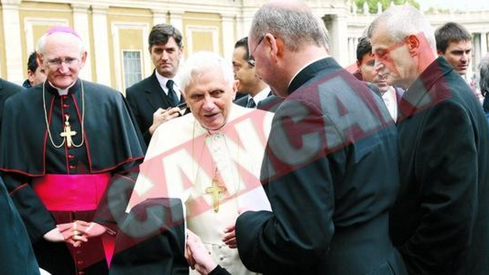 Papa Benedict m-a felicitat
