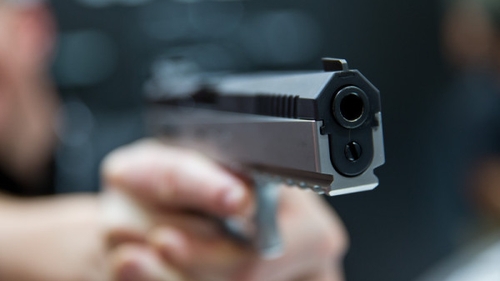 Băiatul care a scos pistolul la metrou a fost prins! VIDEO
