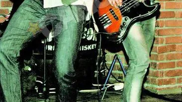 Cornel Ilie s-a relaxat dupa spectacol cu o blonda... fierbinte: A vrut sa-mi arate cat de mult i-a placut concertul!