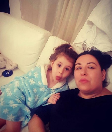 Oana Roman îşi atacă dur părinţii. “Prima oară în 41 de ani când…” Ce a nemulţumit-o pe vedetă