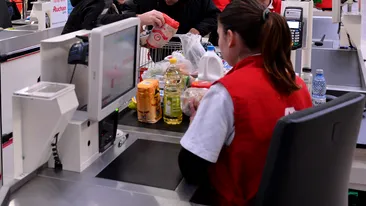 Câți lei primește salariu o casieriță în supermarket-urile Auchan din București