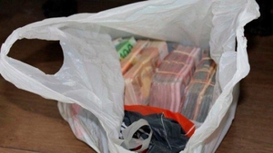 Întâmplare ca-n filme! Un timişorean a găsit o plasă cu 6.000 de euro în centrul oraşului! Ce a făcut cu banii