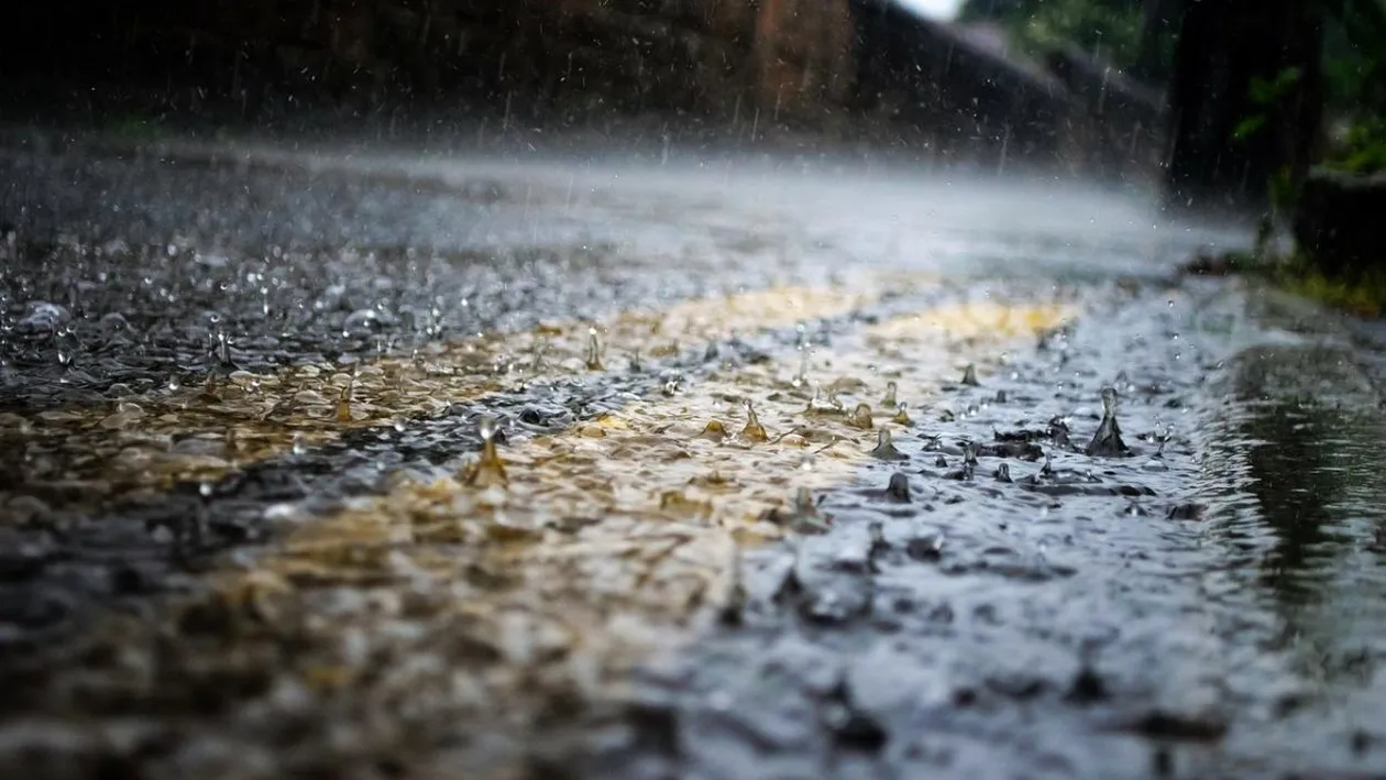 Vremea se strică din nou! Cod galben de ploi torențiale și vânt puternic în 9 județe din țară