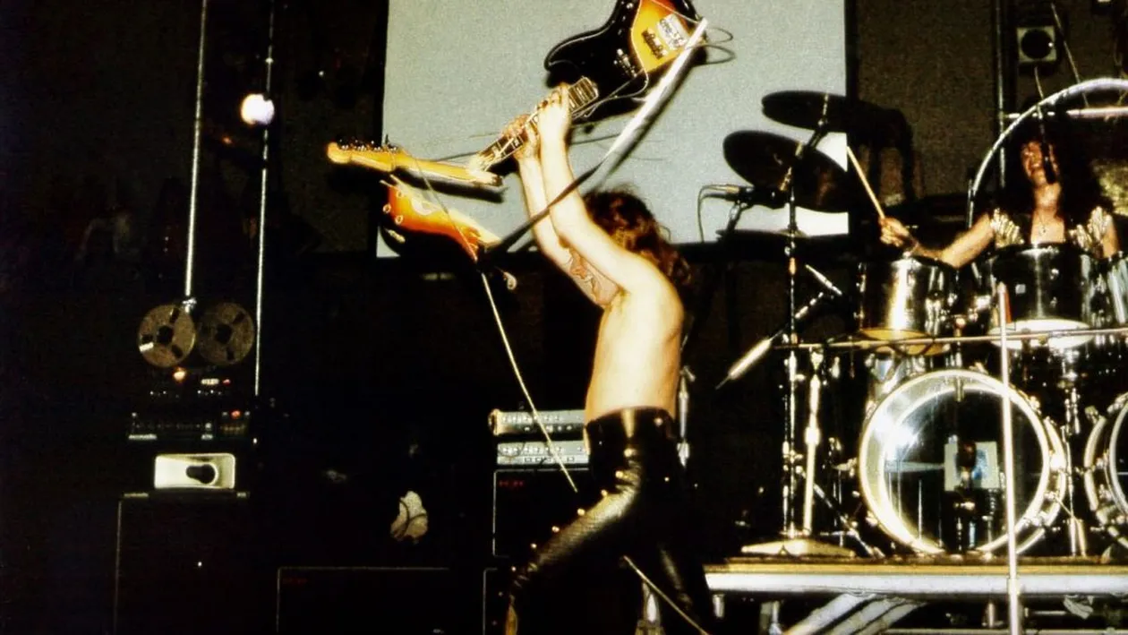 A murit Steve Priest, basist şi solist al trupei The Sweet. Fostul chitarist al formației: “Mă simt făcut bucăți acum”