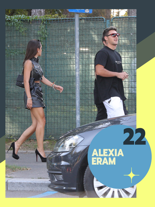 TOP 40 vedete în ipostaze rare! Mai provocator de atât nu se poate. Delia, Anna Lesko şi Ramona Olaru au pus pe jar imaginaţia bărbaţilor în rochiţe mini, mulate, chiar şi nemachiate 