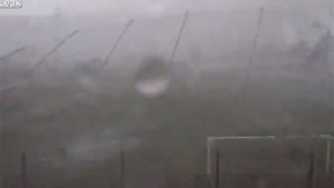 Stadion distrus de o mega tornada! Imagini incredibile surprinse chiar in mijlocul furtunii!