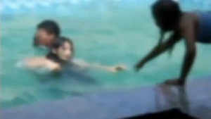 Două adolescente se zbat între viaţă şi moarte, după ce aproape s-au înecat într-o piscină din Capitală!