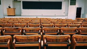 Studenții României care nu vor mai primi burse! Statul a decis