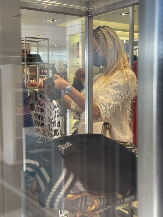 Michela, noua iubită a lui Walter Zenga, a ieșit la shopping în Milano
