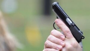 Şoferul fără permis urmărit de poliţişti în trafic şi prins după tragerea unui foc de avertisment, arestat preventiv