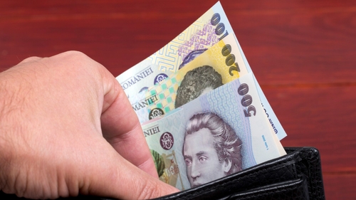 O pensionară din Capitală a aflat că are de plătit rate de 3.400 de lei pentru un credit la o maşină. În realitate, femeia nu a făcut niciodată acest împrumut