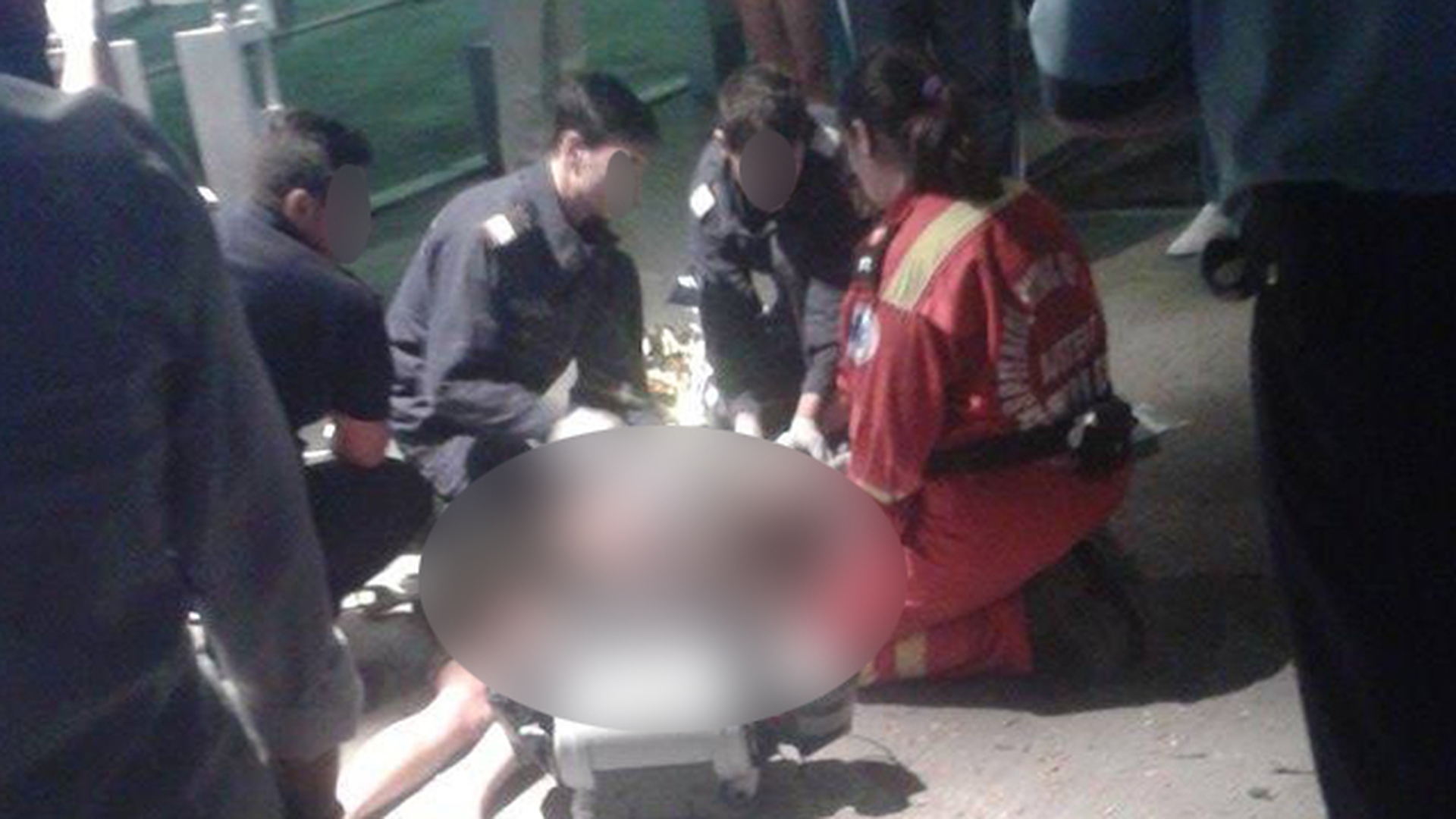 TRAGEDIE in Capitala! In urma cu catevaclipe, o tanara s-a aruncat in gol de la etajul sapte. Sora ei este in stare de soc