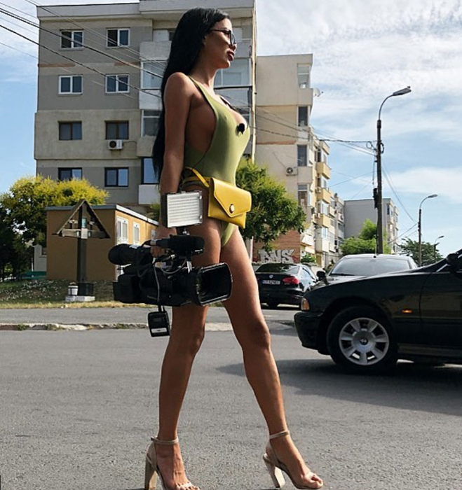Daniela Crudu, fotografii de infarct! S-a pozat dezbrăcată prin Mangalia și… Imaginile postate de artistă sunt demențiale
