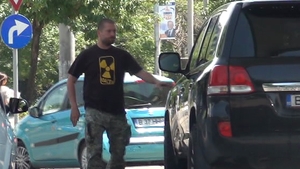 "Parazitul" Cheloo e iute la manie! A injurat ca la usa cortului intr-o spalatorie auto. Vezi de ce i-a sarit mustarul