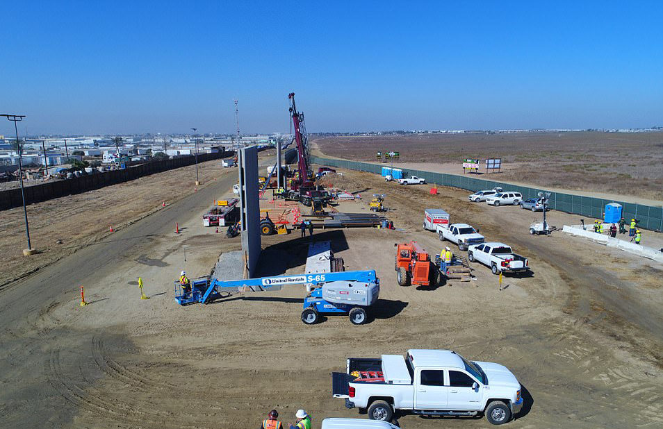 Primele imagini cu zidul lui DONALD TRUMP! Construcţia va fi una masiva şi a fost filmată pe ascuns