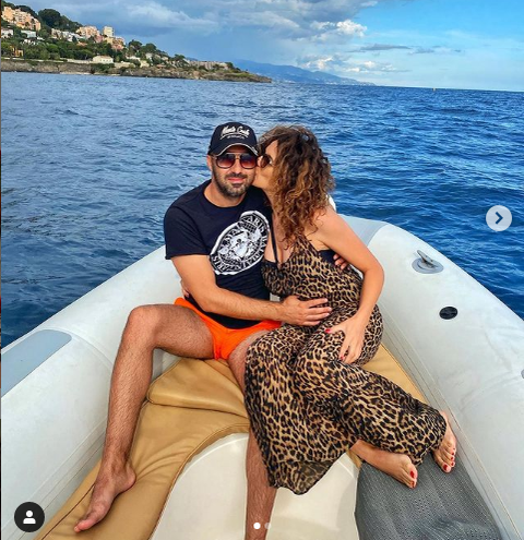 Like Creața a împodobit bradul cu micuța: ”Primul ei ornament!” GALERIE FOTO