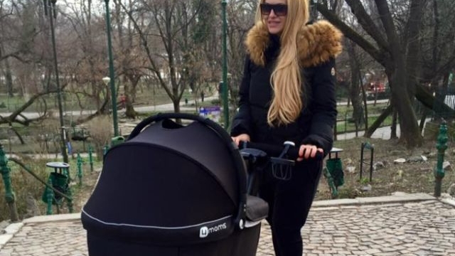 PRIMELE IMAGINI de la botezul fiicei ANDEI ADAM! Cum arată vedeta şi micuţa EVELIN 
