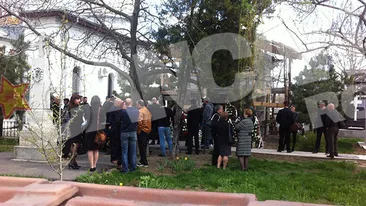 Ce durere, Doamne! Fratii Viziru si-au condus tatal pe ultimul drum!