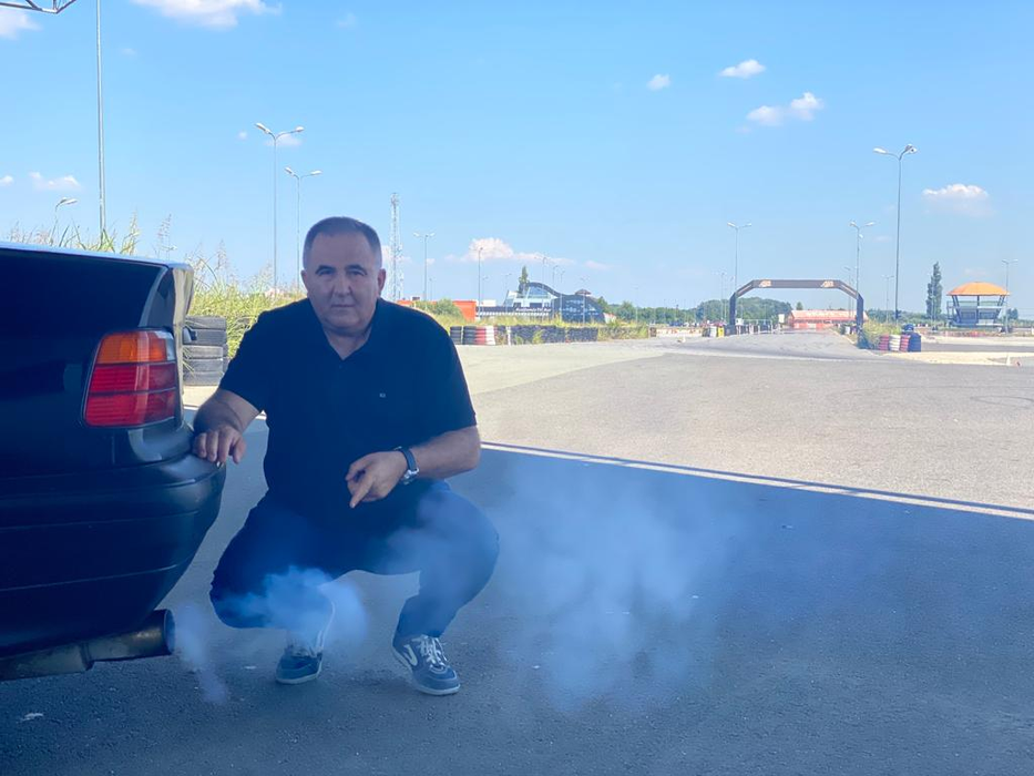 Titi Aur și-a văzut moartea cu ochii în timp ce se lupta cu temutul COVID-19: “Am intrat toți în panică. Psihologic, e mai bine în salon decât la ATI”