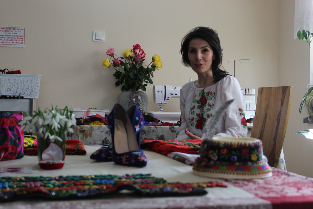 Bianca s-a îndrăgostit de hainele populare din zona Oașului