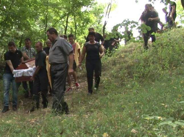 Drumul către groapă trece, inevitabil, prin pădure