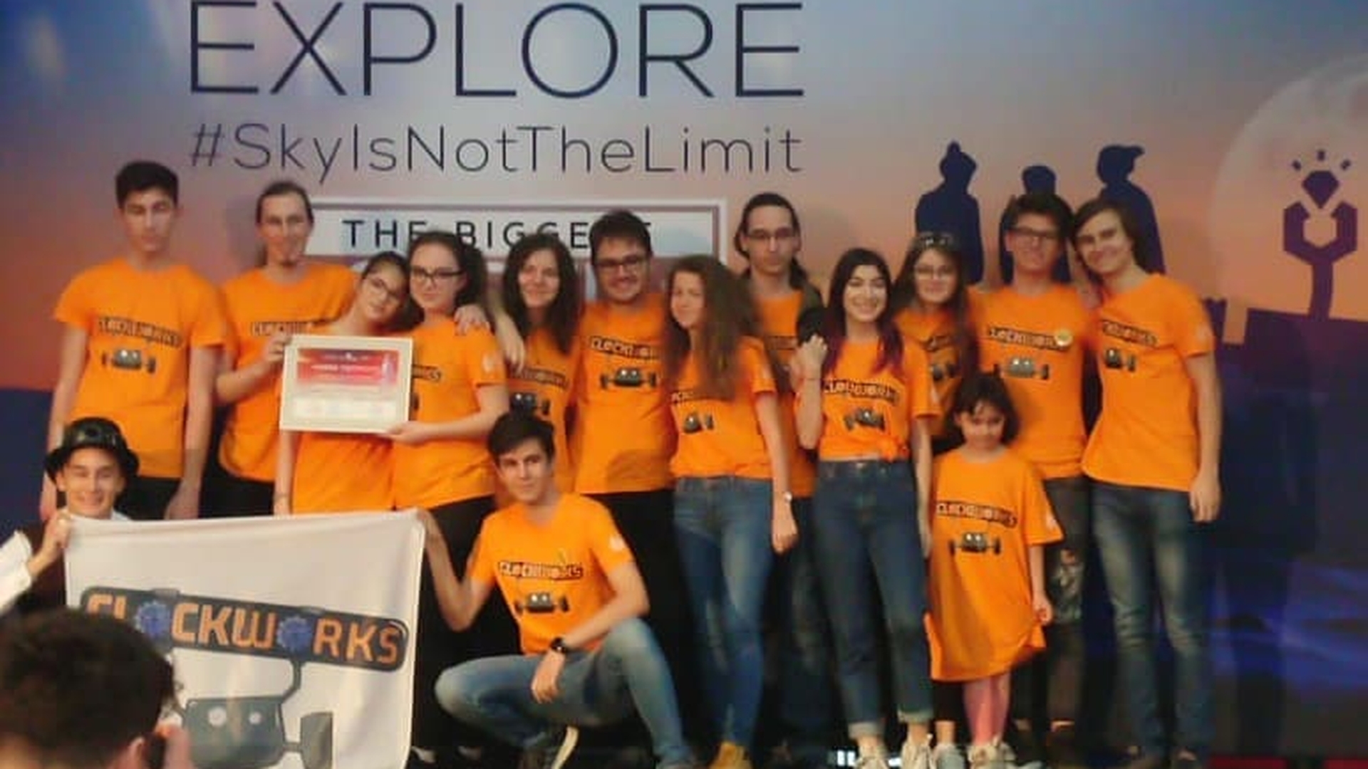 Clockworks, povestea adolescenților pasionați de robotică!
