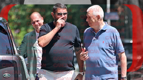 Două familii bogate și influente ale României au schimbat câteva vorbe departe de ”pereții care au urechi”. Întâlnire secretă în parc cu ceas de 620,000 € la mână!