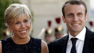 Poveste incredibilă! Emmanuel Macron s-a însurat cu profesoara lui de liceu