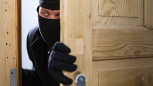 De-a râsu' plânsu'! Un bărbat a fost tâlhărit în timp ce întreținea relații intime cu o prostituată