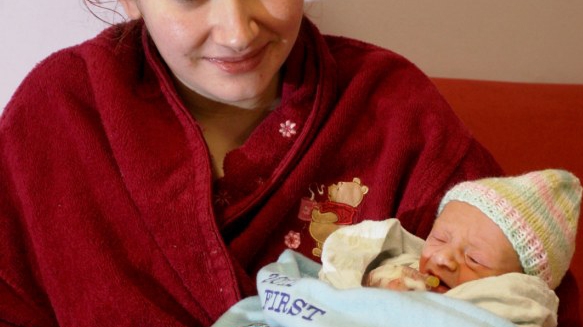 Miracol de Crăciun pentru o tânără mămică: a născut un bebe perfect sănătos, deşi nu ştia că e gravidă!