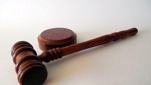 Revoltător! O fetiță de 3 ani, din Cluj, a fost dată în judecată. Care este motivul