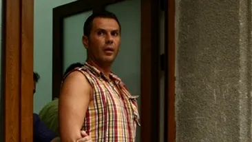 A fost arestat, acuzat de viol si santaj, iar acum are o noua problema. Unul dintre cei mai mediatizati clarvazatori din Romania se afla in pragul divortului si se teme pentru libertatea sa! Vezi despre cine este vorba