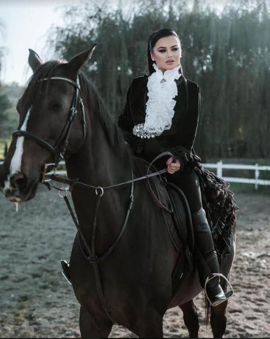 Carmen de la Sălciua a făcut anunțul, alături de Karym: “Minim doi!” Imaginile sunt de senzație